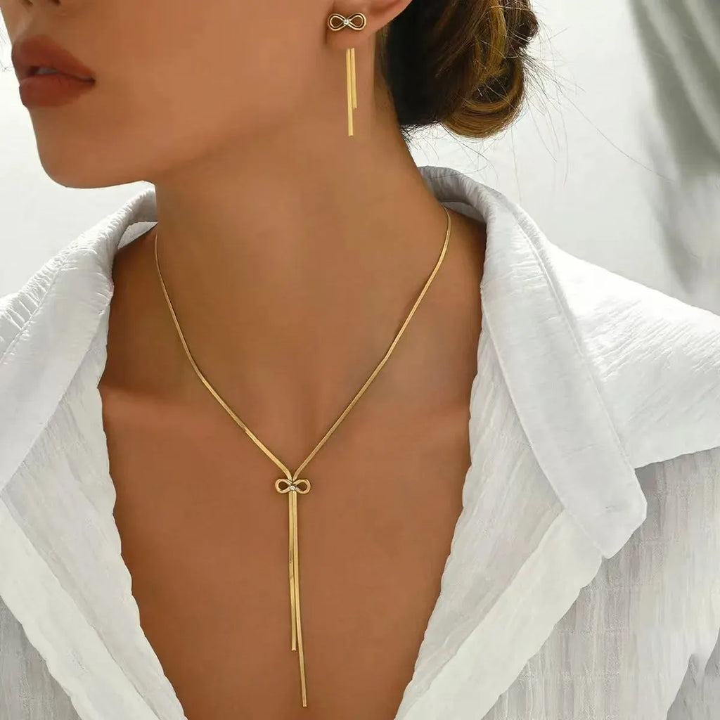 FAYLINN | Goudkleurige Dames Ketting En Oorbellen Set Met Strik Designâ€“ Tijdloos, Elegant & Vrouwelijk