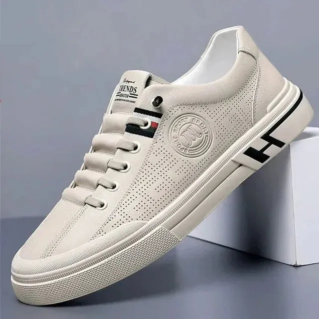 Perforierte Ledersneaker mit Logodetail