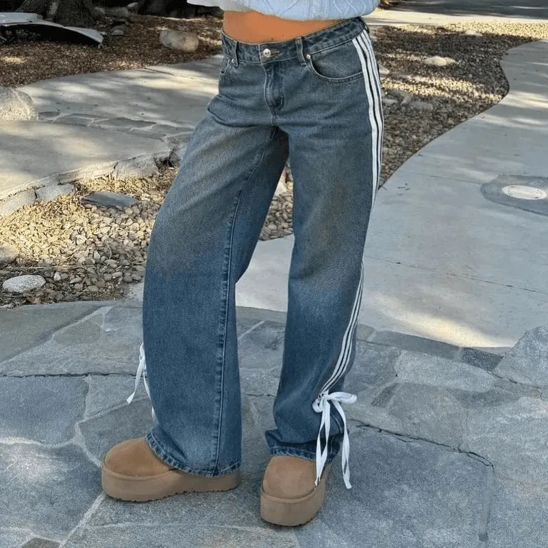 Weite Jeans mit sportlichem Flair