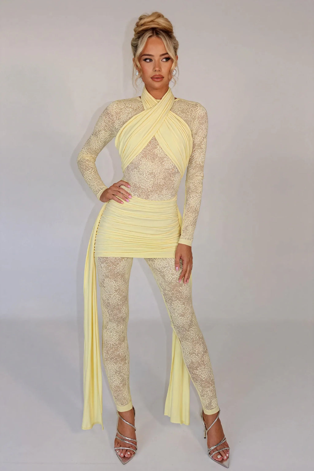 FlieÃŸendes Kleid mit floralen Akzenten