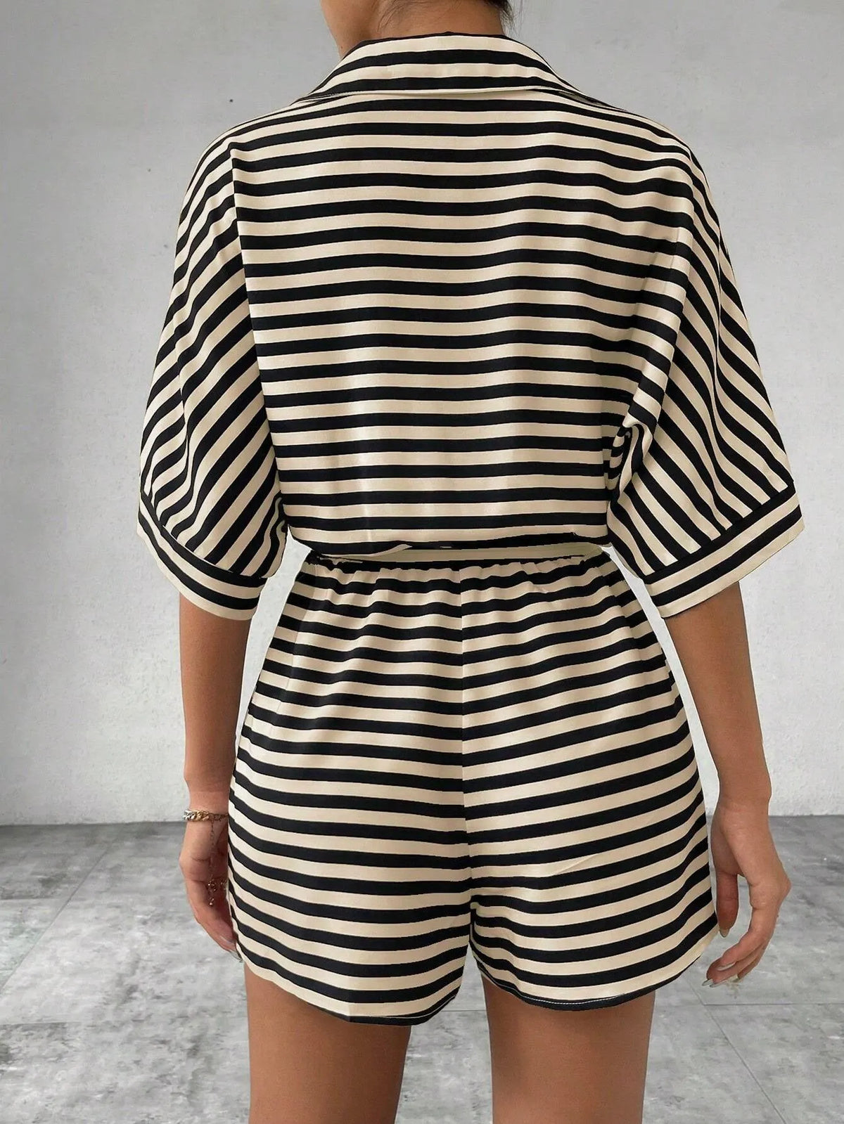 Combinaison short col Ã  revers style cardigan rayÃ©e