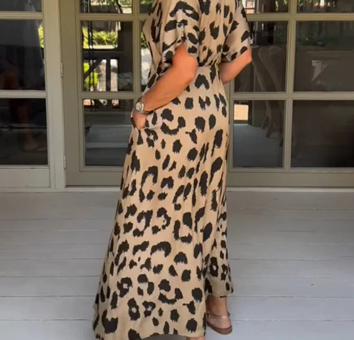 Ciara - Elegant kjole med leopardprint