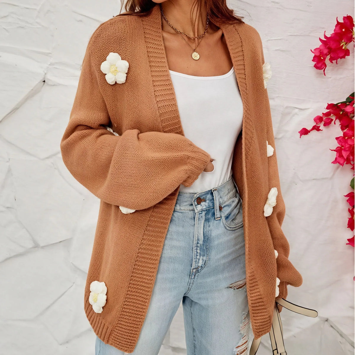 Cardigan mit floralen Akzenten