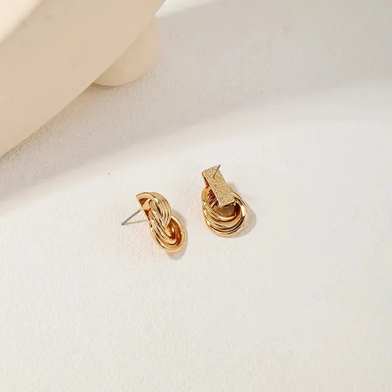 JINTEL | Gedraaide Statement Oorbellen Voor Dames In Goud – Elegant, Modern, Lichtgewicht