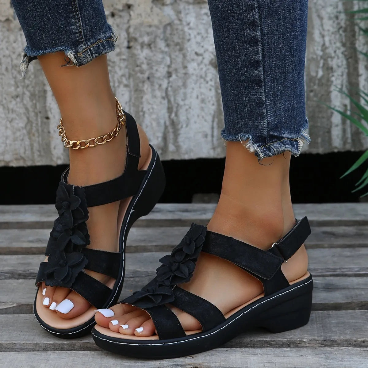 OrthopÃ¤dische Sandalen mit Schwarzen Blumen