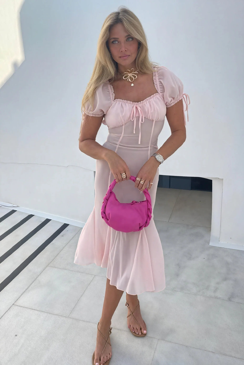 Elegantes Midikleid mit PuffÃ¤rmeln