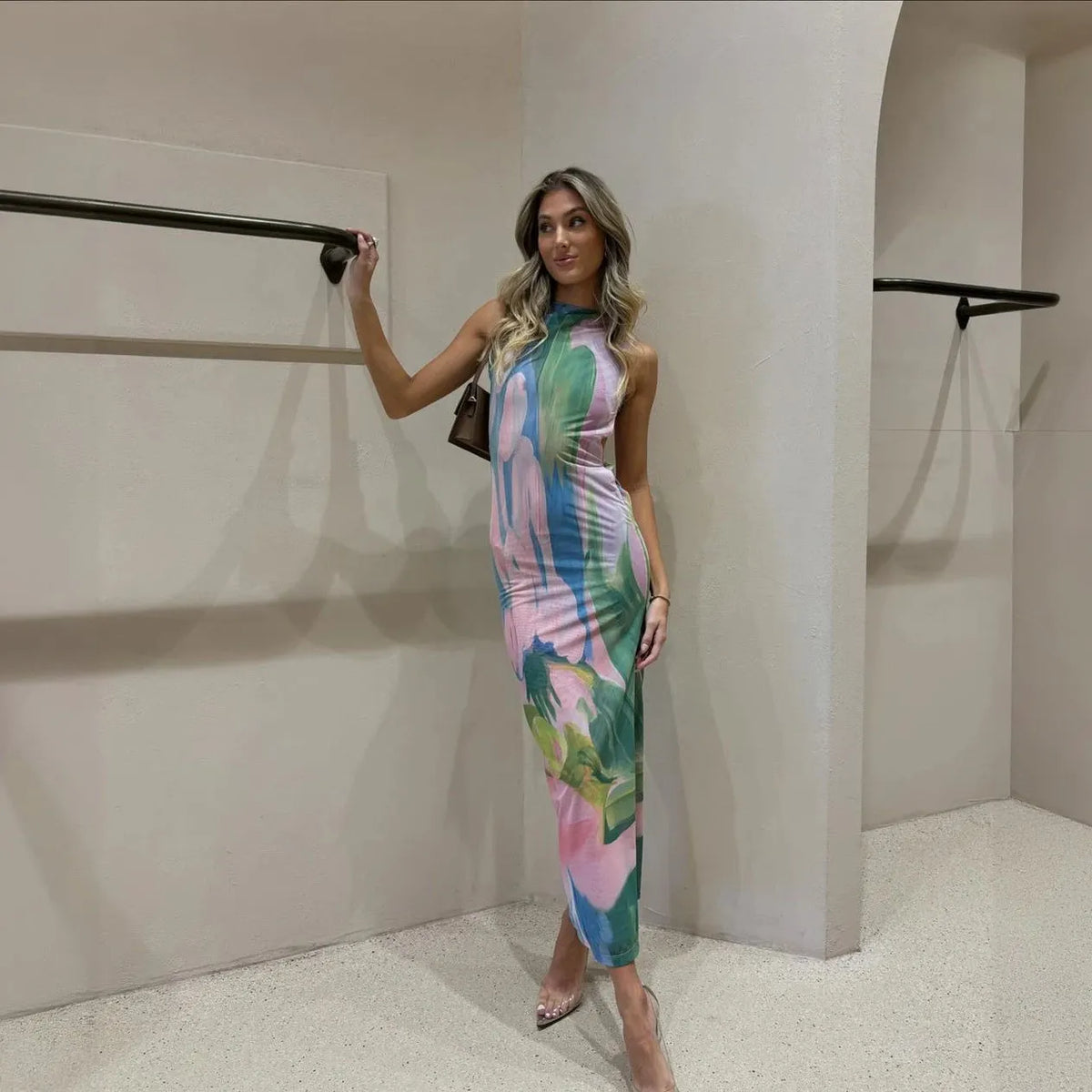 Figurbetontes Kleid mit floralem Muster