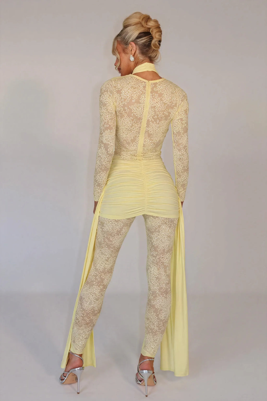 FlieÃŸendes Kleid mit floralen Akzenten
