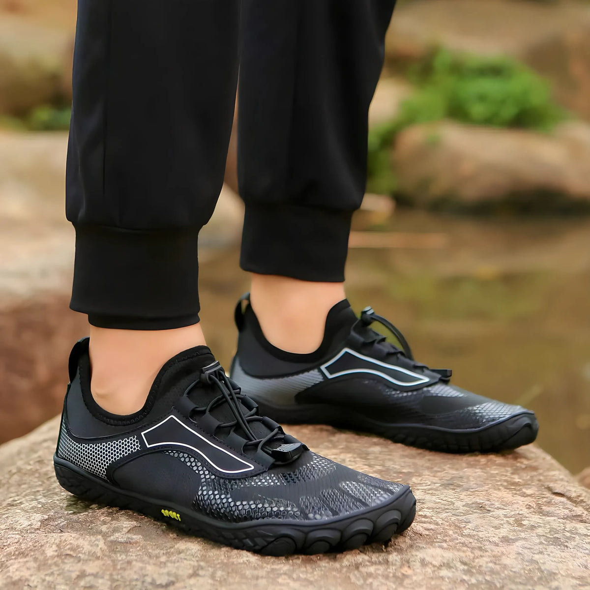 Barfußschuhe mit rutschfester Schutz.