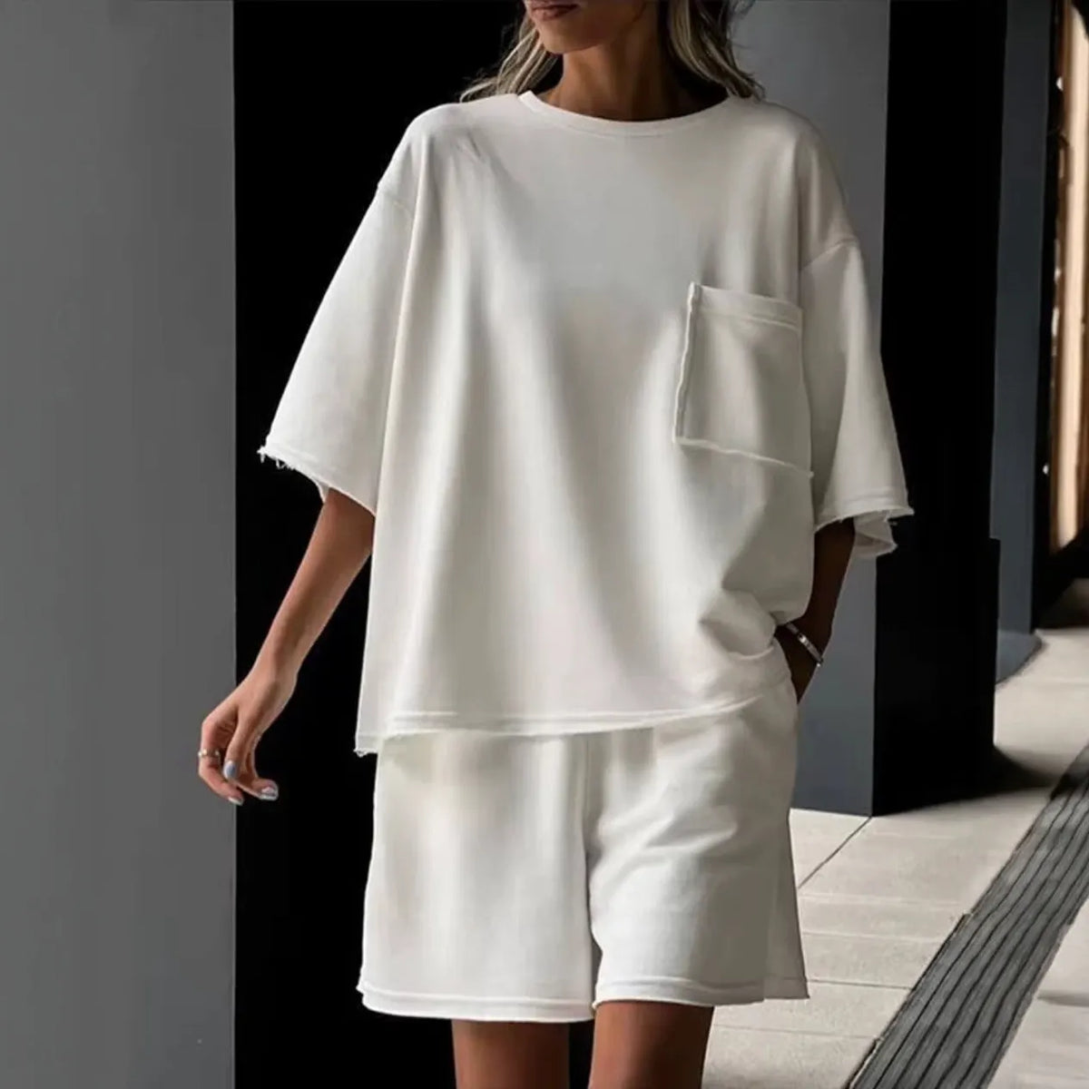 Lässiges Oversized T-Shirt mit Shorts
