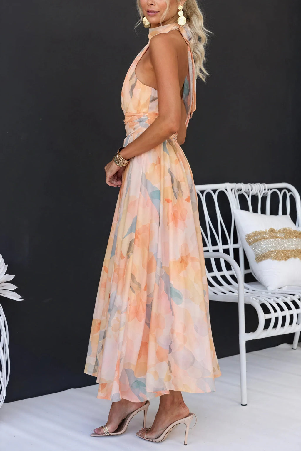Geblümtes Maxikleid – Neckholder mit Taillenband