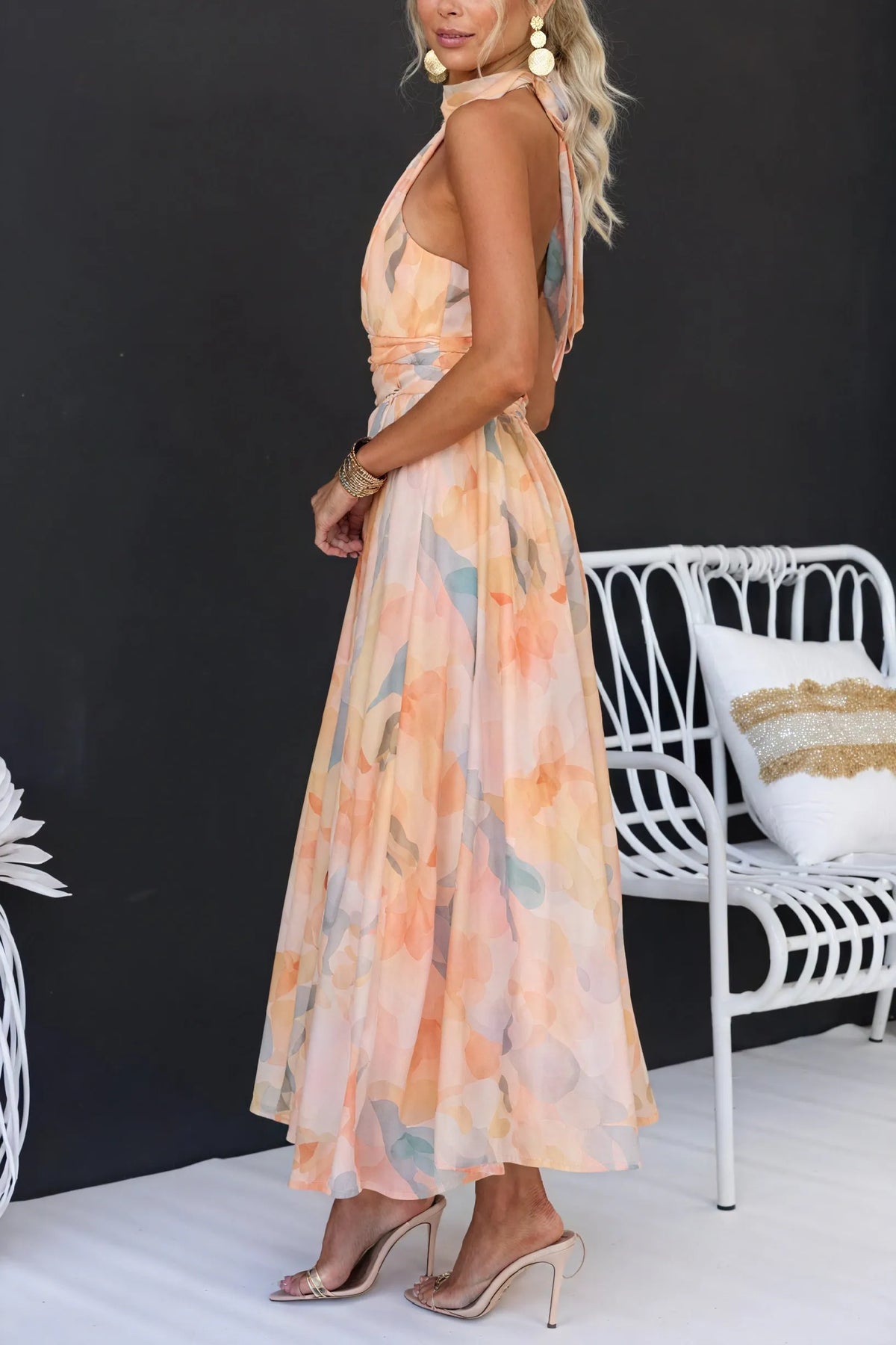 Geblümtes Maxikleid – Neckholder mit Taillenband