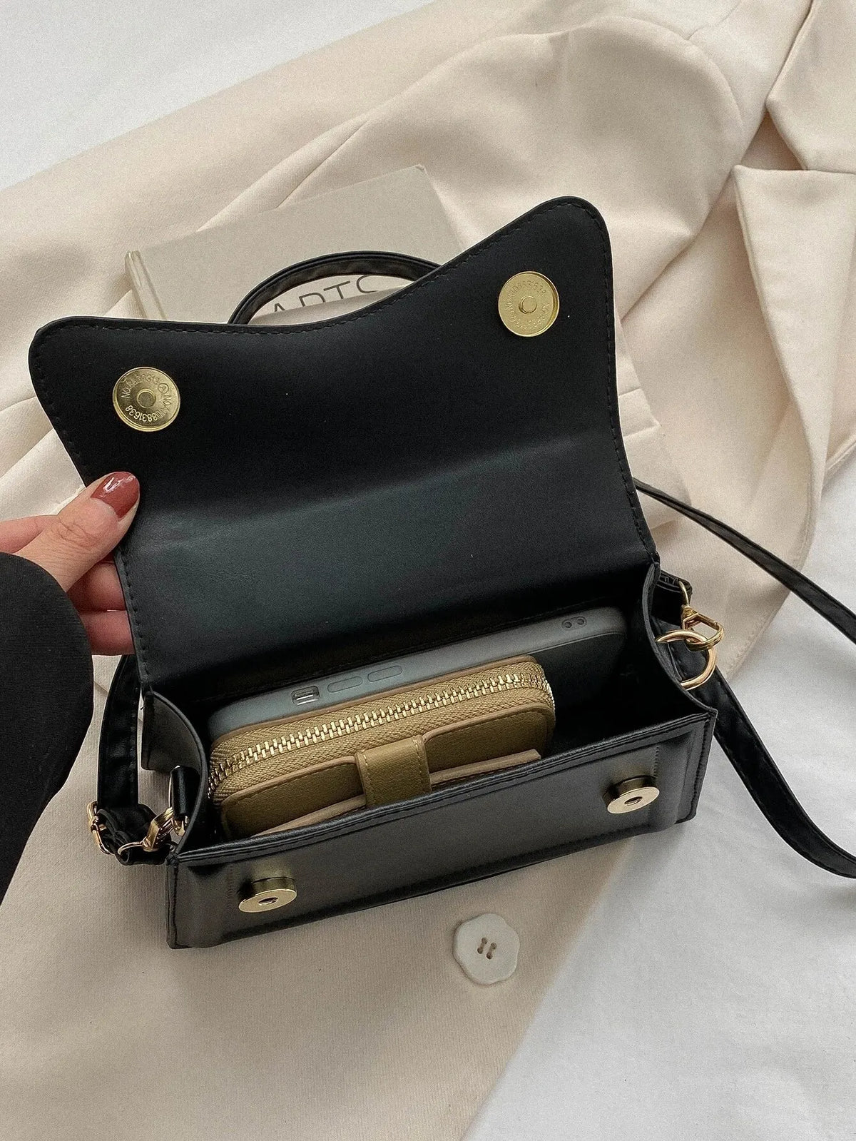 MELISSA | Luxe Strakke Leren Tas Voor Dames Met Subtiele Details & Vorm