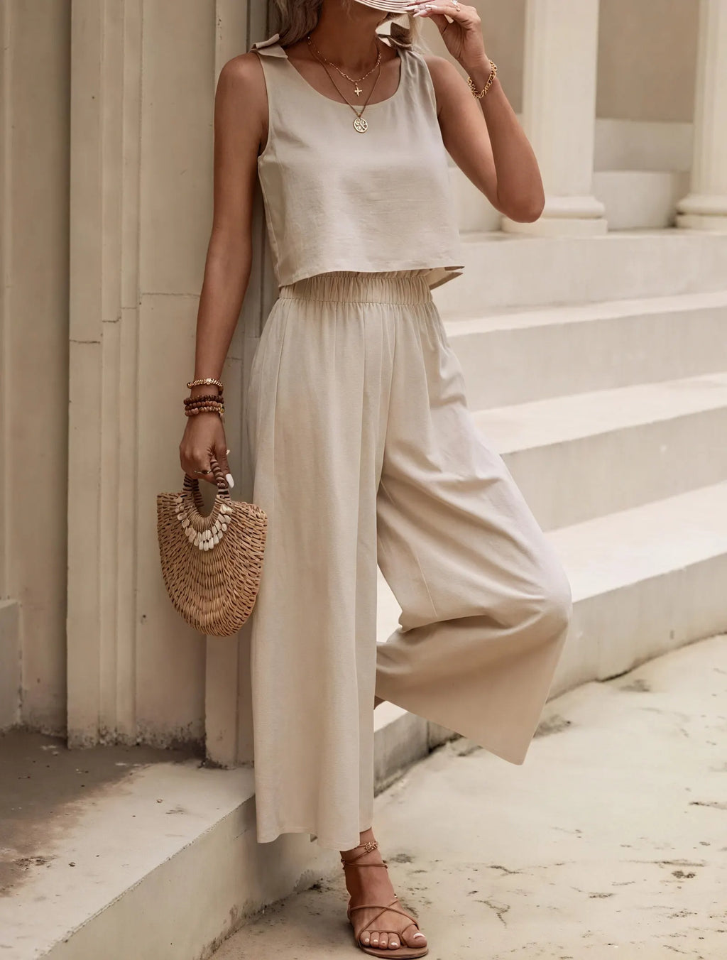 Sommerliches Crop-Top & Hose Ensemble