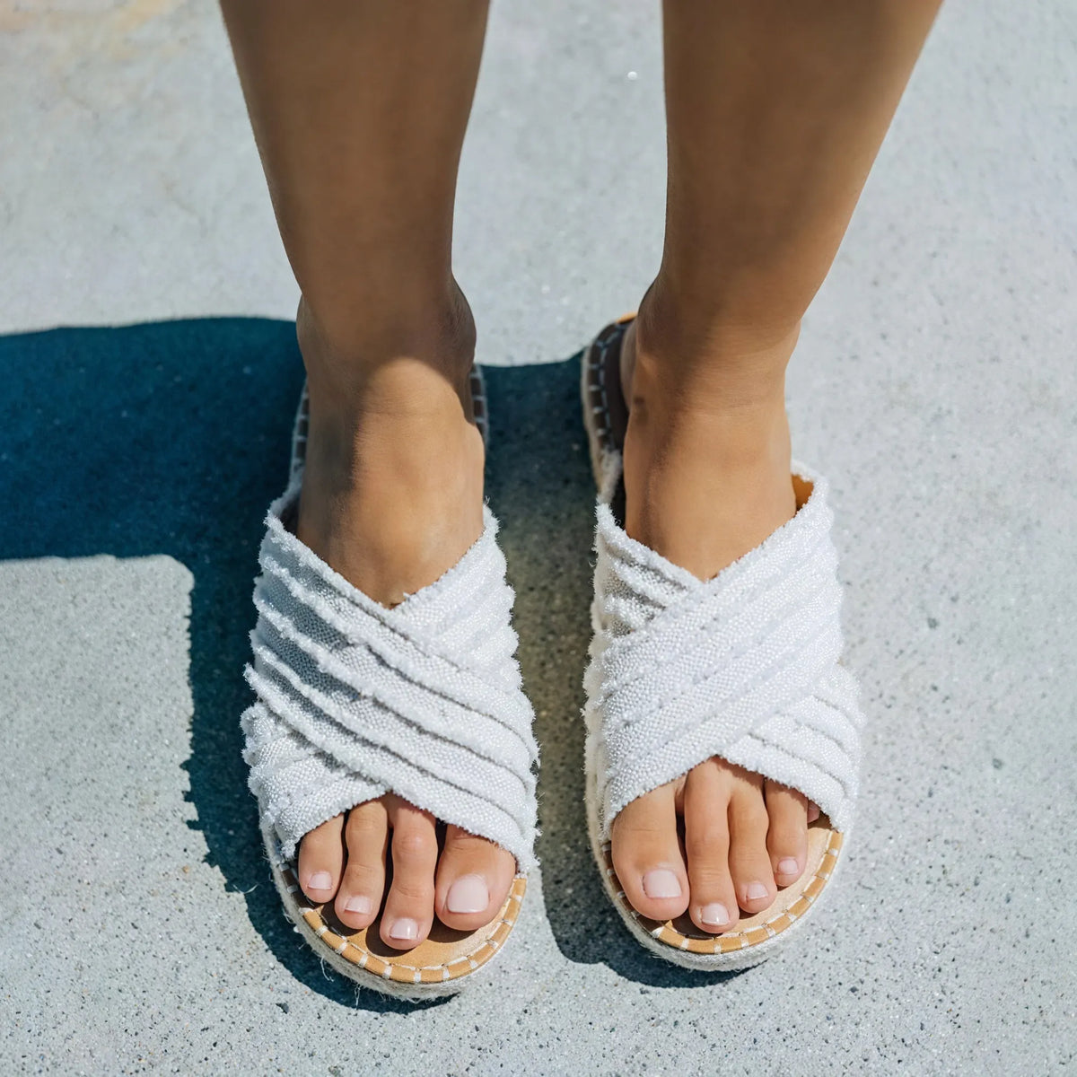 Textil-Sandalen mit Kreuzriemen und Seilsohle