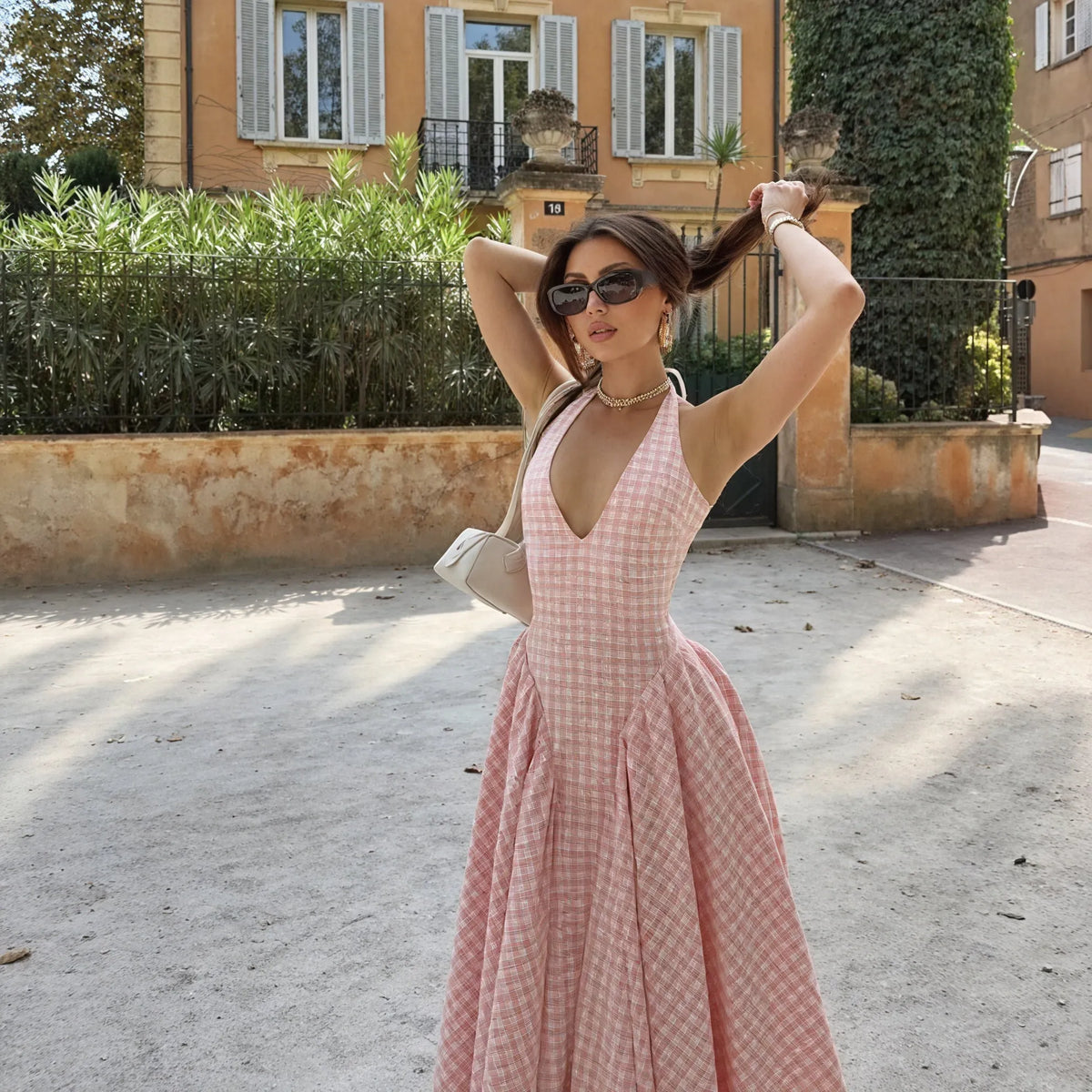 Gingham Plisseekleid – Rosa V-Ausschnitt