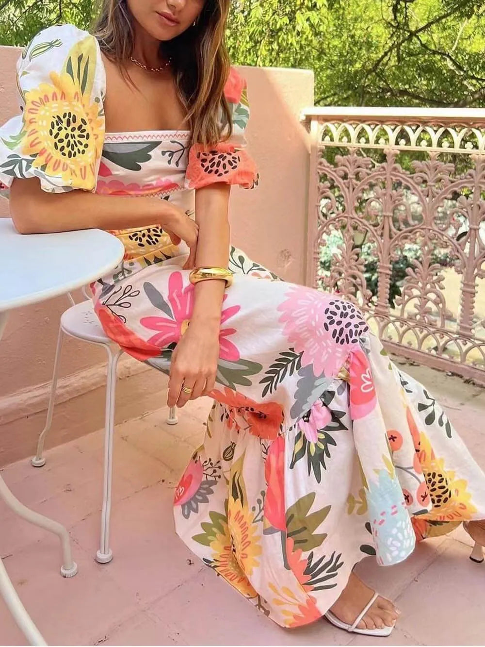 Maxikleid mit Blumenmuster und Puffärmeln