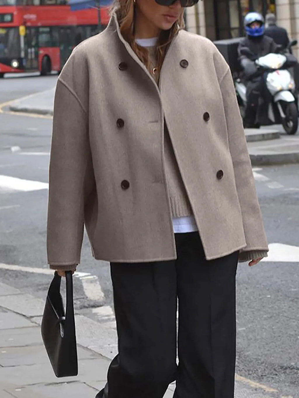 Damenjacke - beige kurze Wolljacke mit Stehkragen und Knopfverschluss