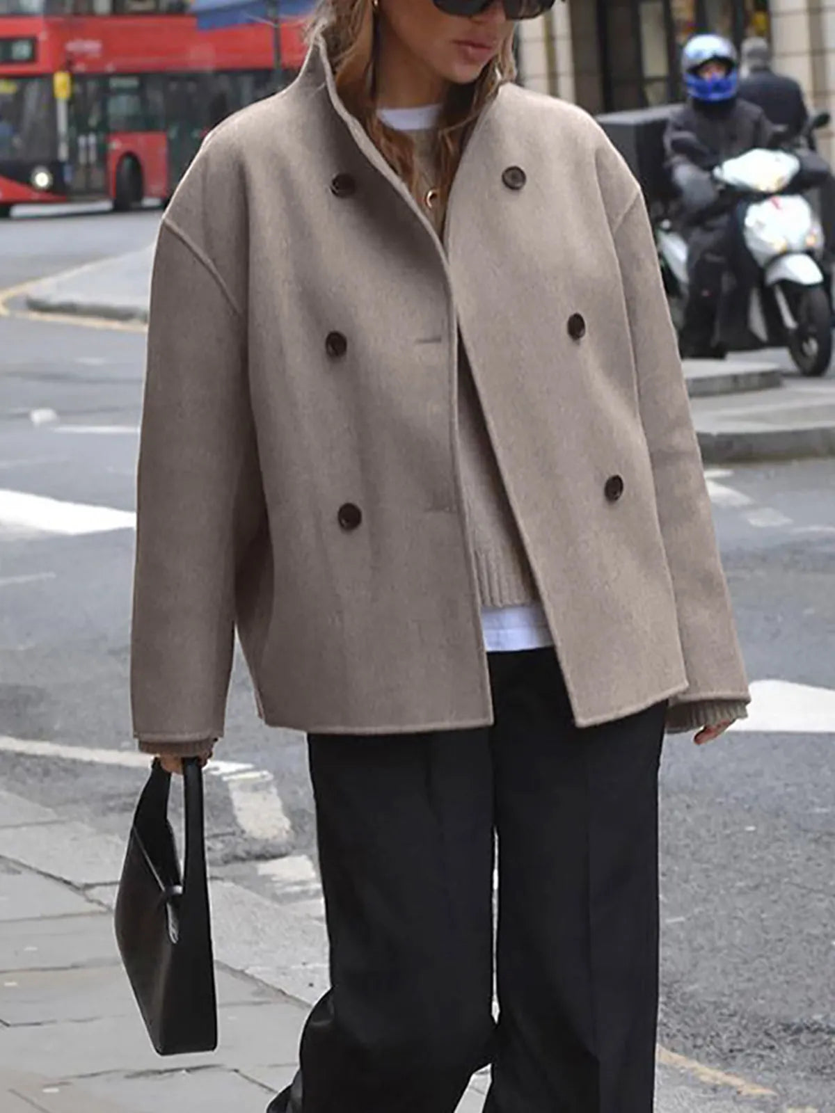 Damenjacke - beige kurze Wolljacke mit Stehkragen und Knopfverschluss