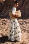 Sommerliches Ensemble mit Blumenmuster