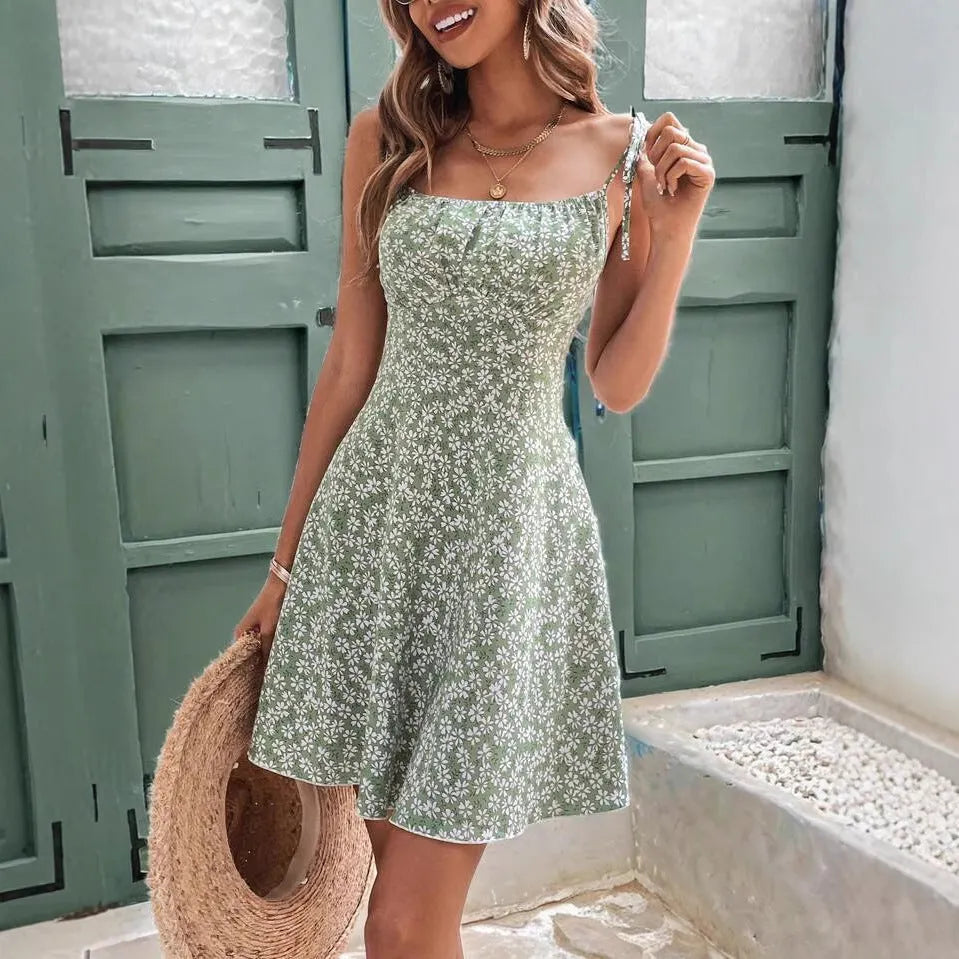 Robe courte d'Ã©tÃ© Ã  fines bretelles fleuries