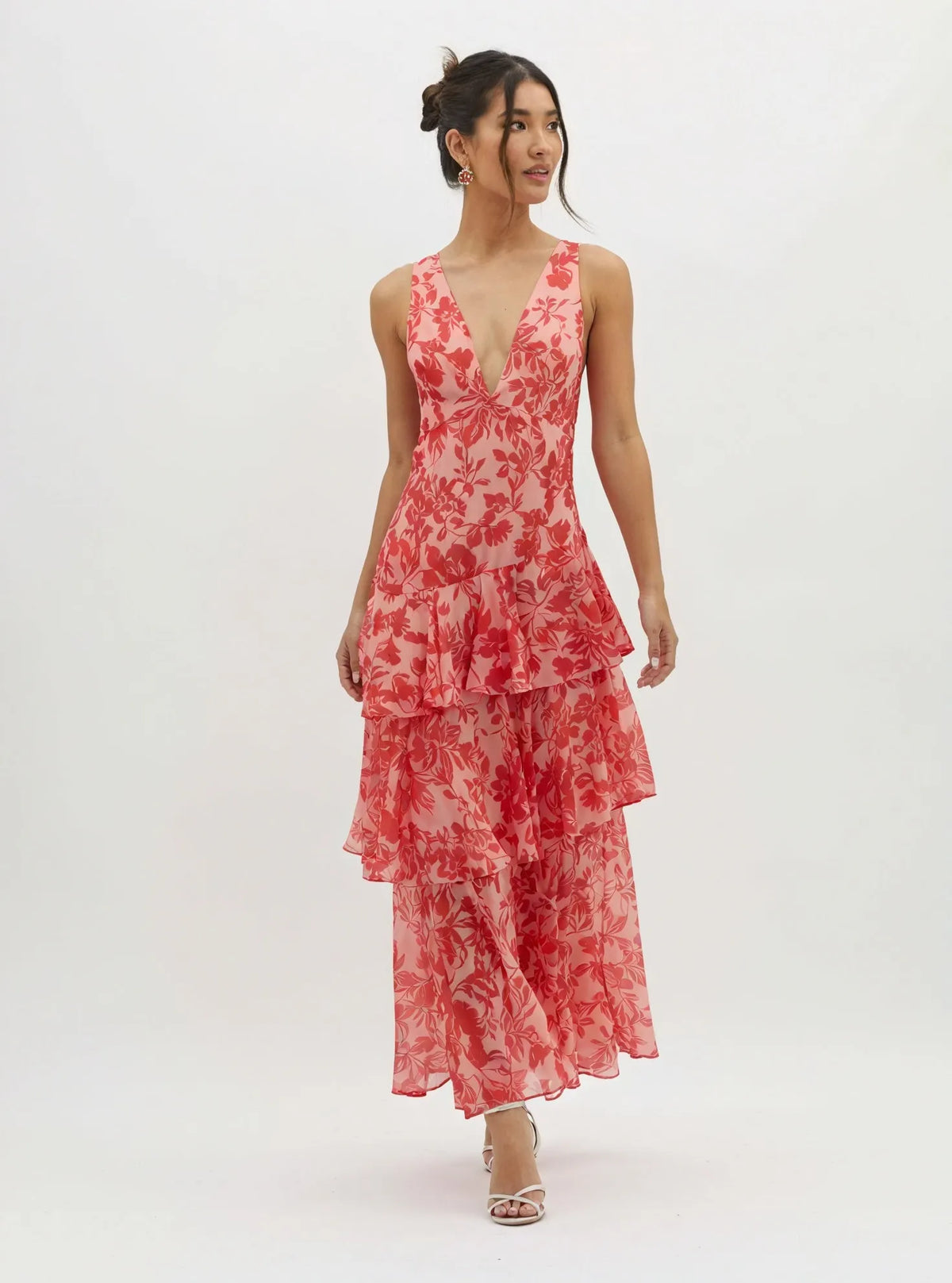 Fließendes Blumen-Maxikleid – V-Ausschnitt & Stufenrock