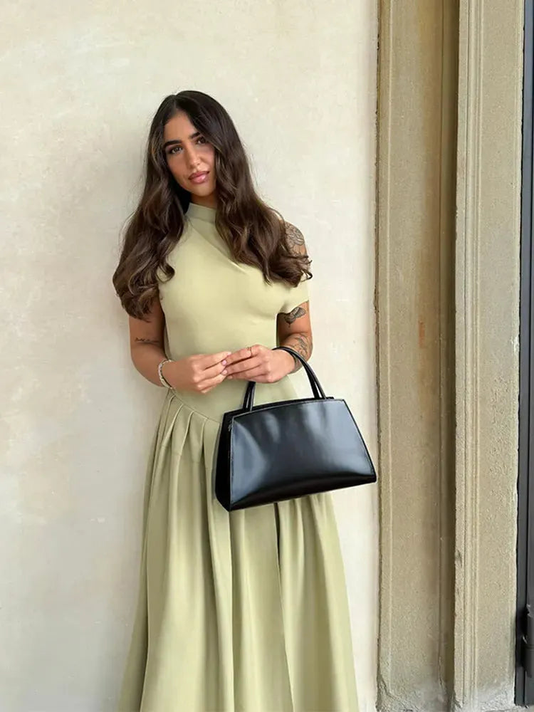Elegantes Kleid mit asymmetrischem Design