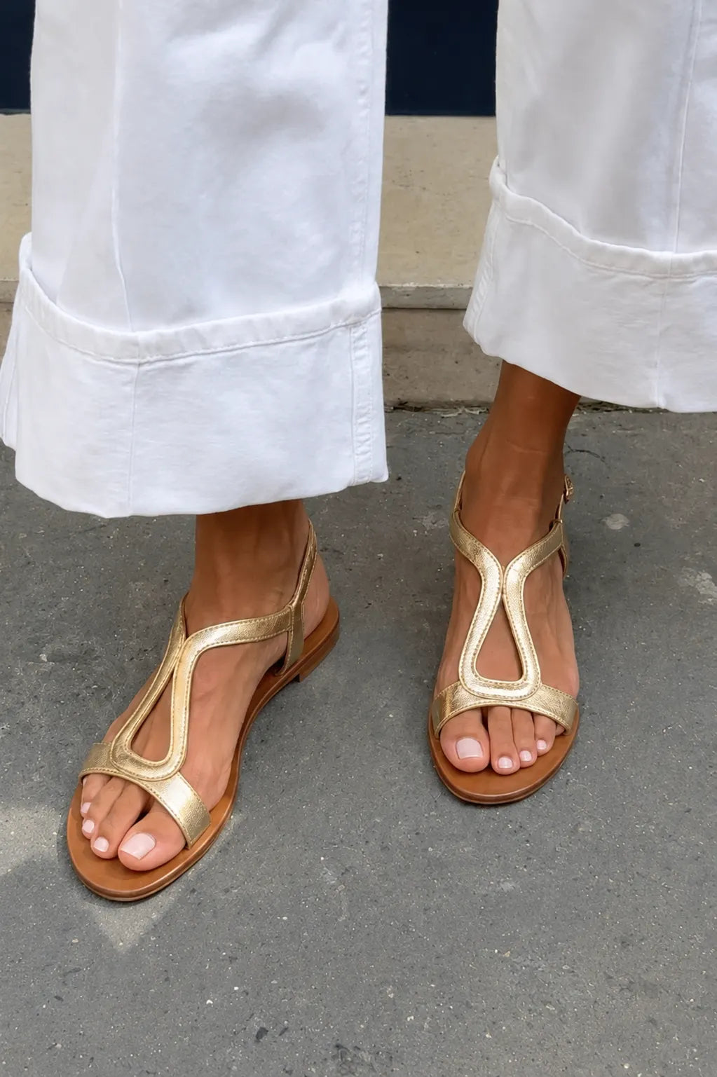 Women's Flat Sandals with Interwoven Straps
