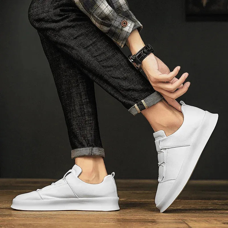 Moderne Leder-Sneaker mit niedrigem Schaft