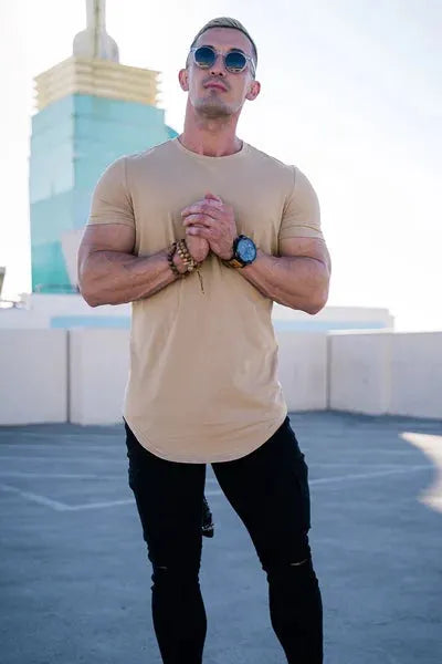 Essential T-Shirt mit tiefem Schnitt
