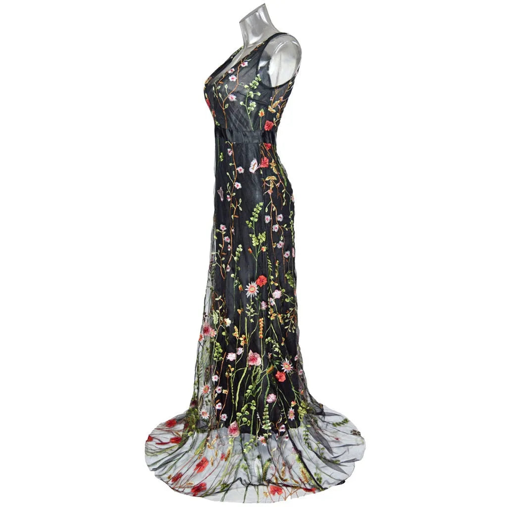 Fabulous Ã„rmelloses besticktes Kleid
