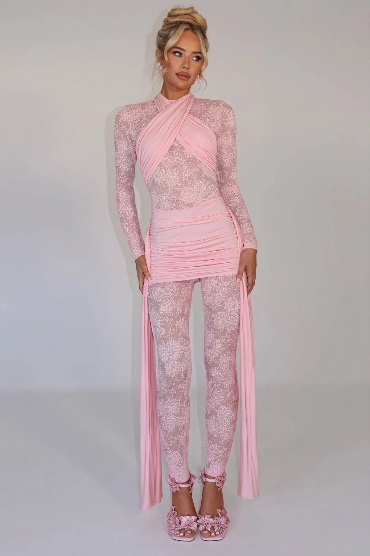 FlieÃŸendes Kleid mit floralen Akzenten