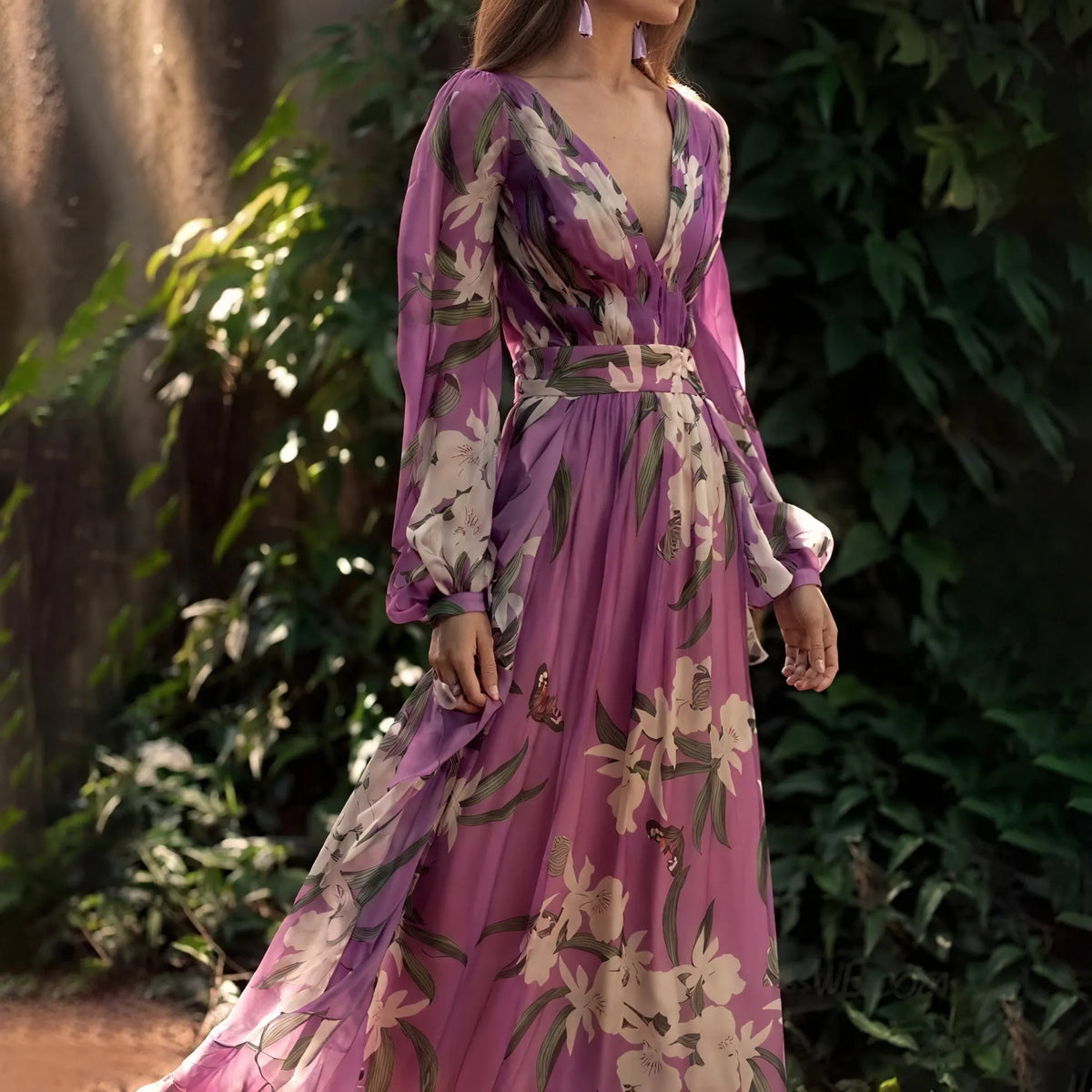 Fließendes Kleid mit floralem Muster und eleganter Silhouette
