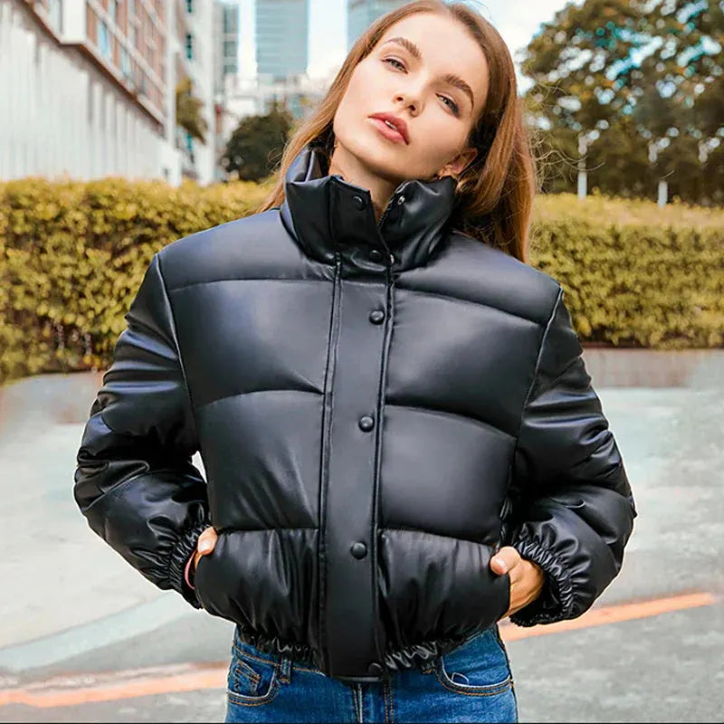 NIENKE | Kurze Dicke Winterjacke mit Hohem Kragen