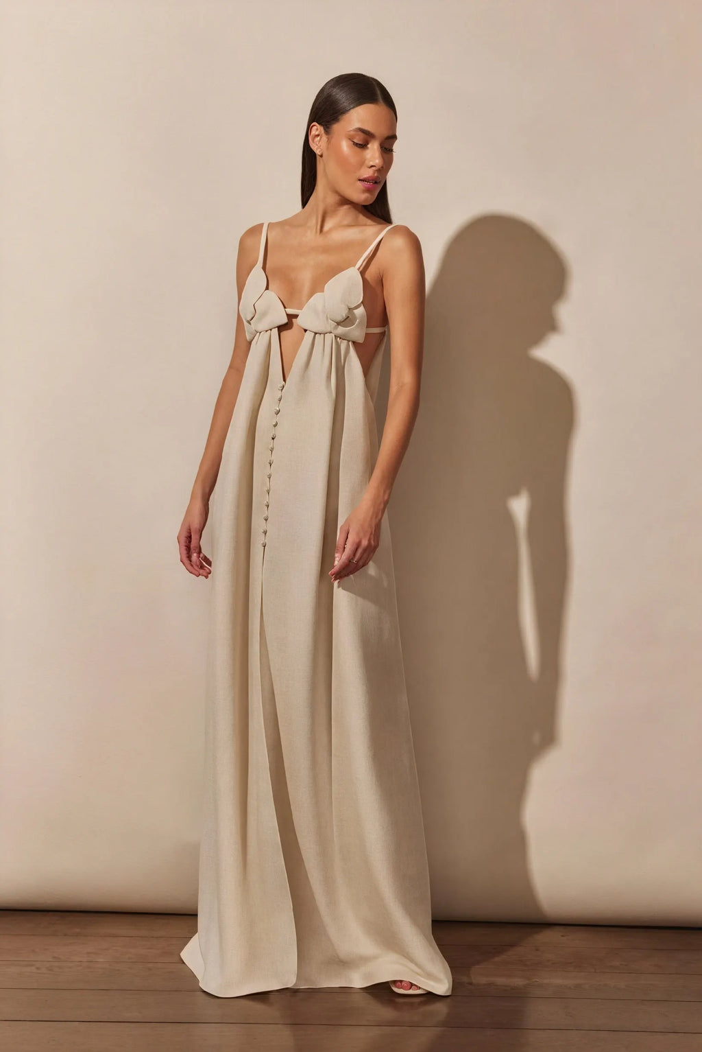 Bodenlanges Kleid mit floralen Details