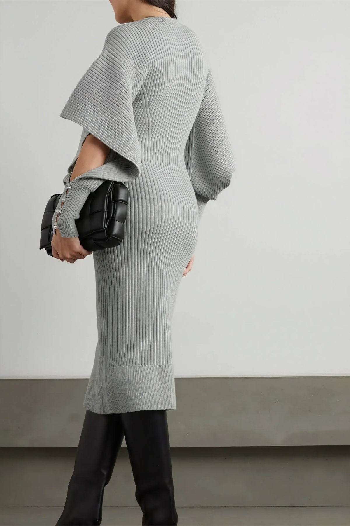 Elegantes Midikleid mit Cape-Ã„rmeln