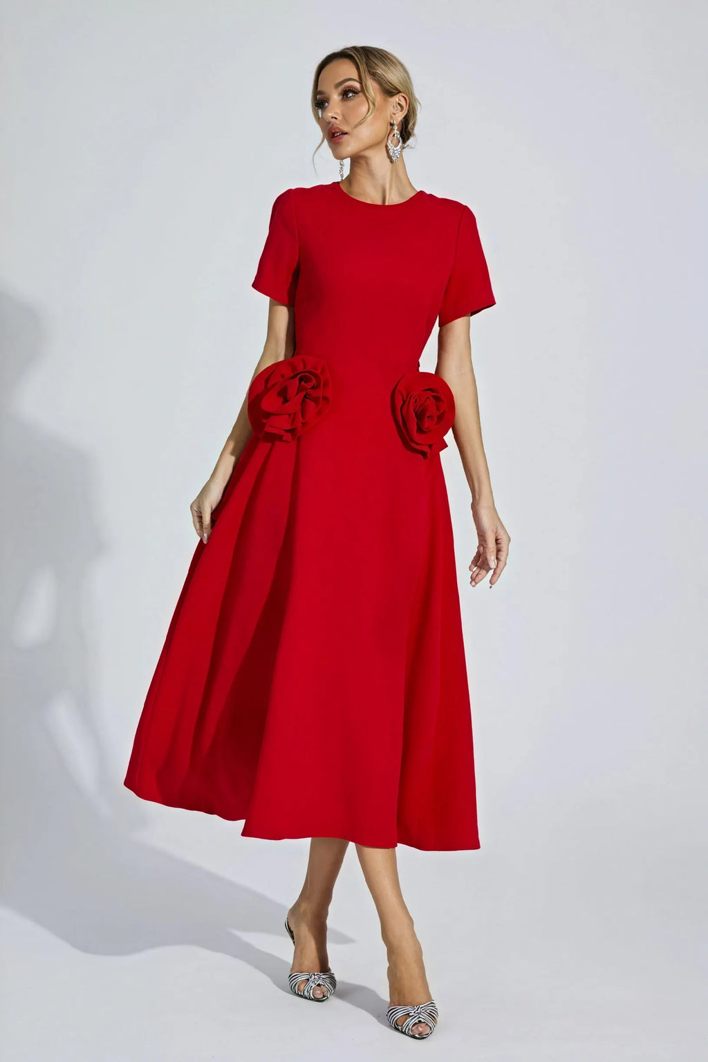 Midi-Kleid mit Rosen-Applikationen