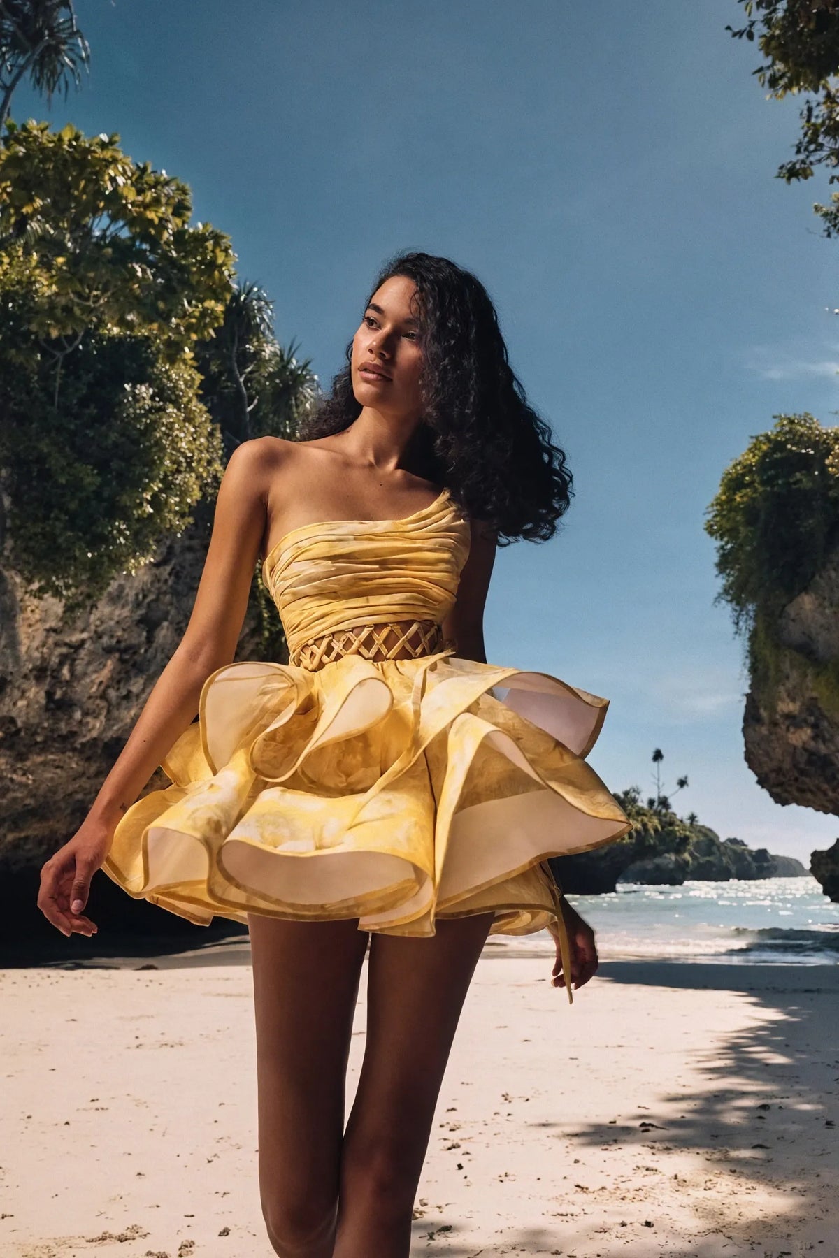 Verspieltes Minikleid mit floralem Muster