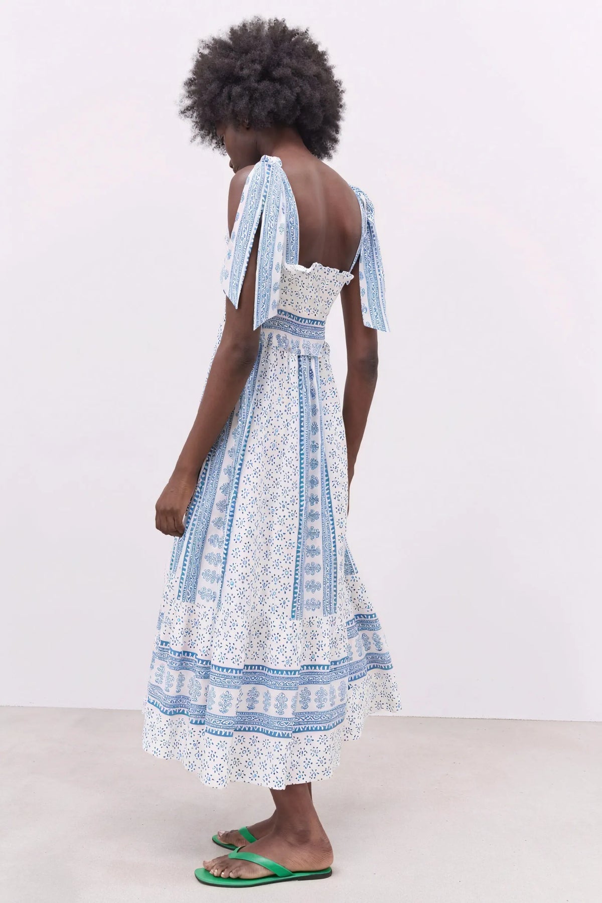 Sommerliches Midi-Kleid mit Blumenmuster