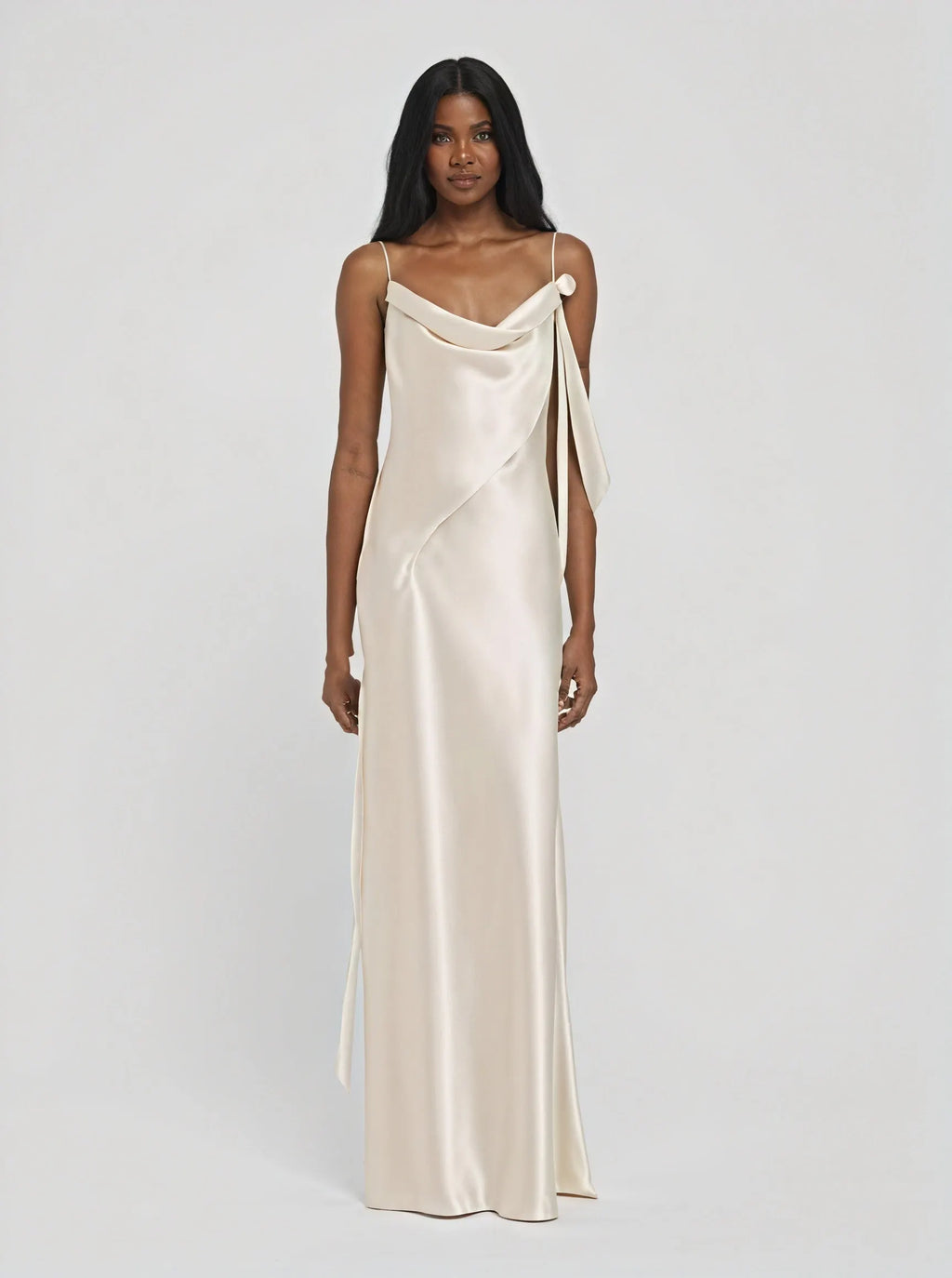 Satin Maxikleid – Wasserfallausschnitt, Spaghettiträger