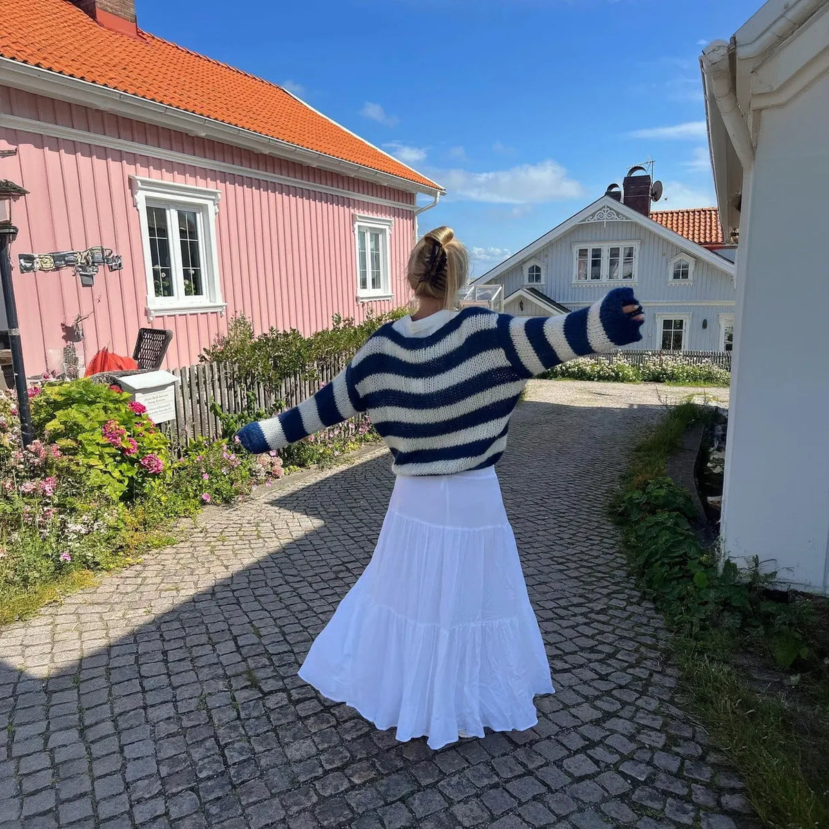Lässig-eleganter Strickpullover mit Ballonärmeln