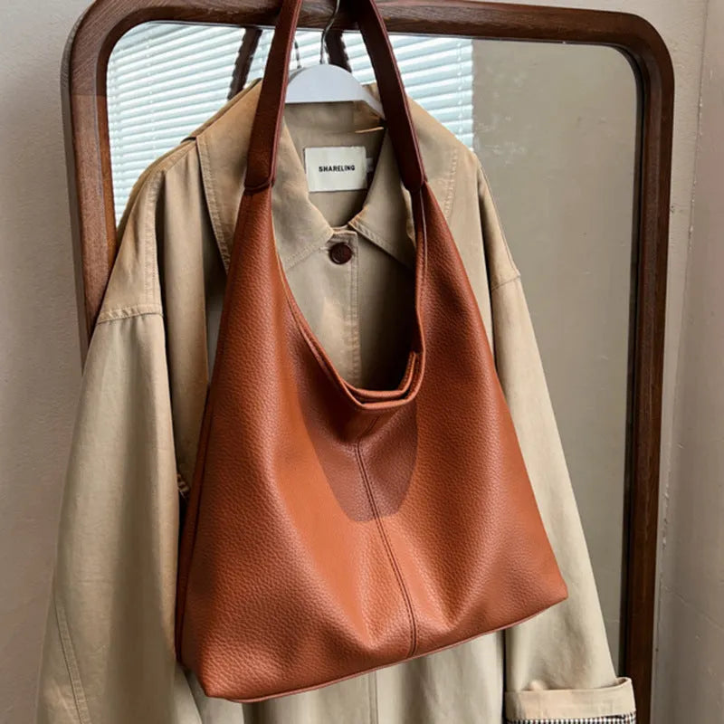 Lässige Hobo Bag mit minimalistischem Design