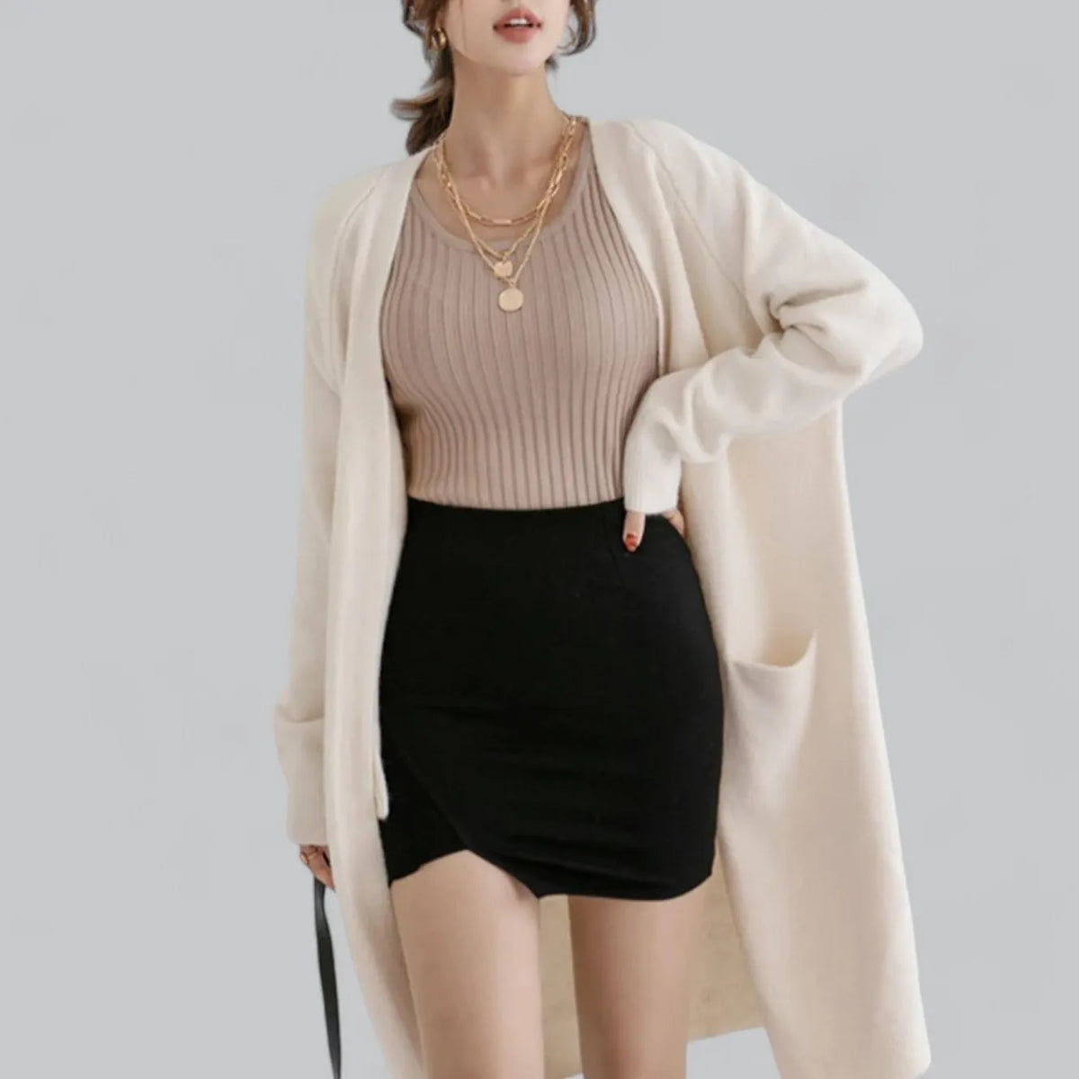 Klassische lange Damenstrickjacke