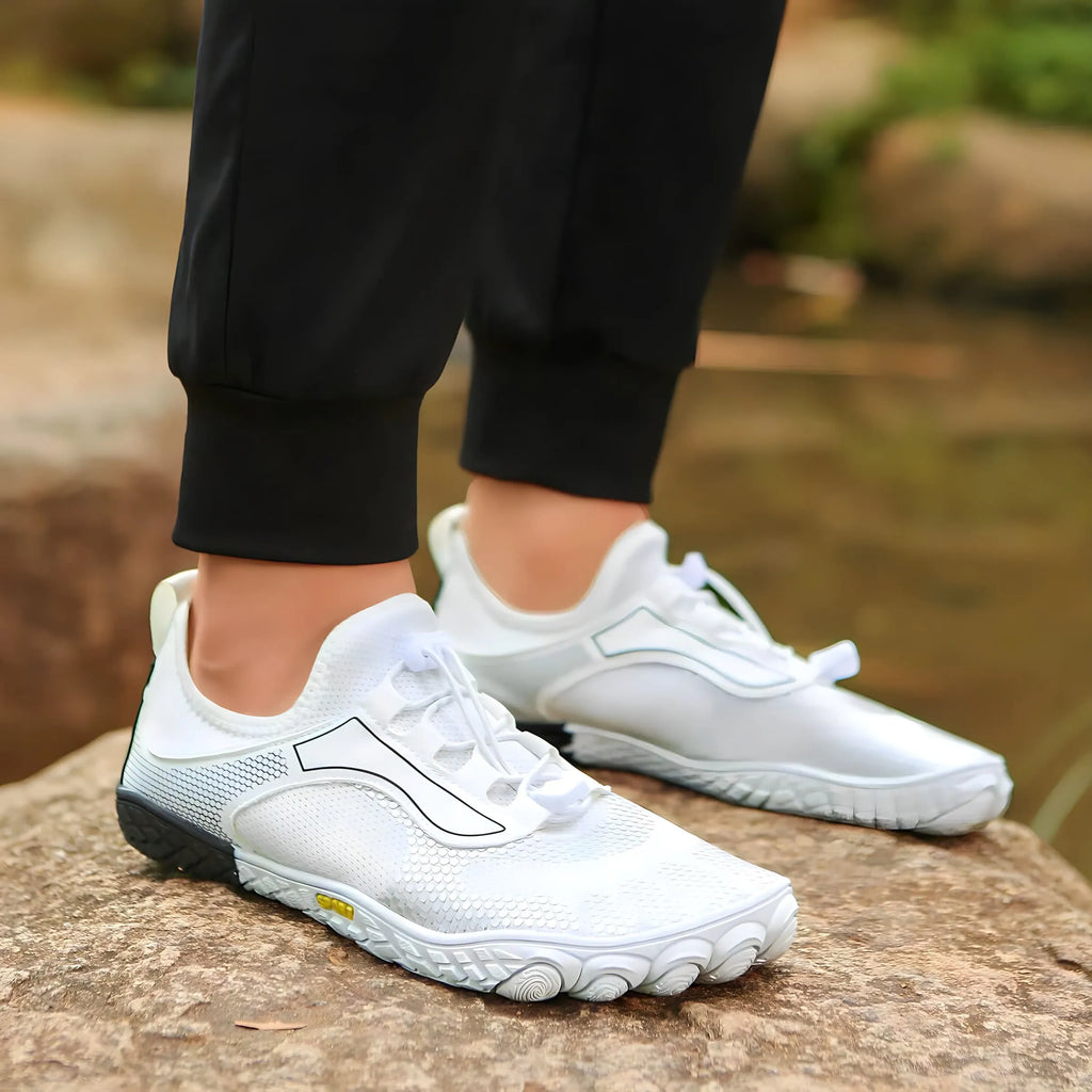 Barfußschuhe mit rutschfester Schutz.