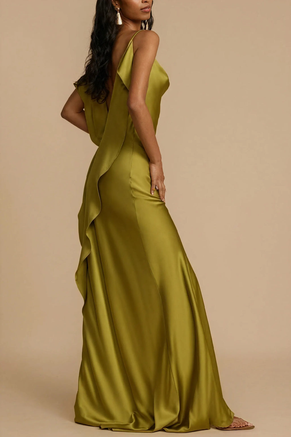 Fließendes Kleid mit hohem Schlitz