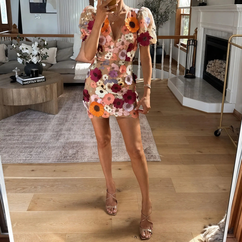 Florales Kleid mit zarten Details