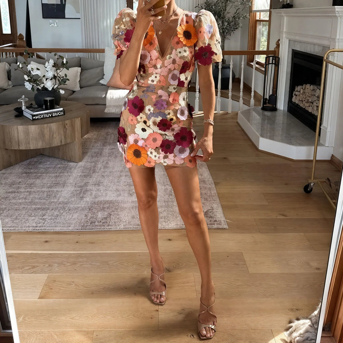 Florales Kleid mit zarten Details