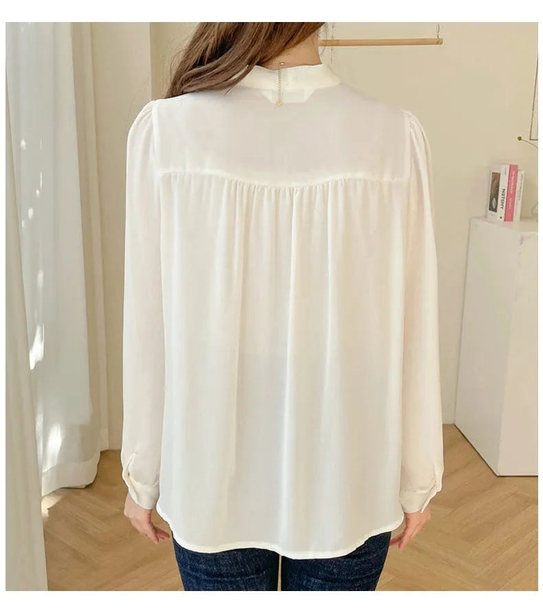 Long-sleeved chiffon shirt with a bow