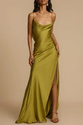 Fließendes Kleid mit hohem Schlitz