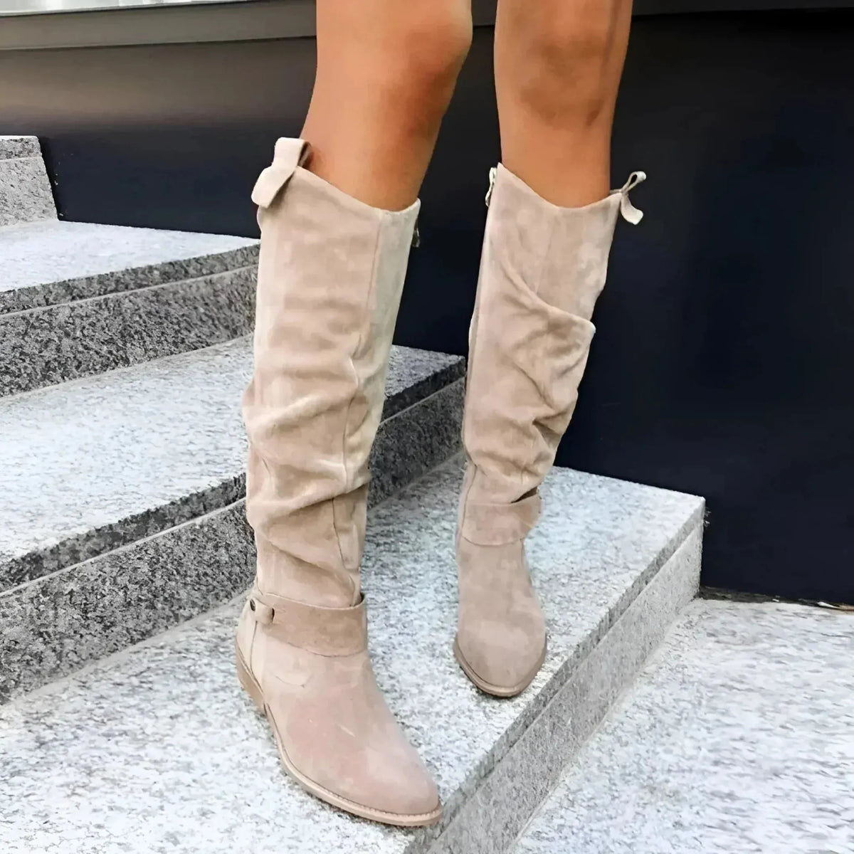 AIKO | Luxe Hoge Dames Laarzen - Suède met Elegant Silhouet